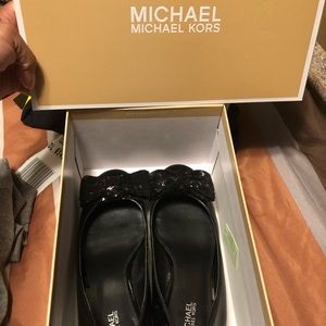 Michael Kors Patent Leather Shoe with Bow Size 7